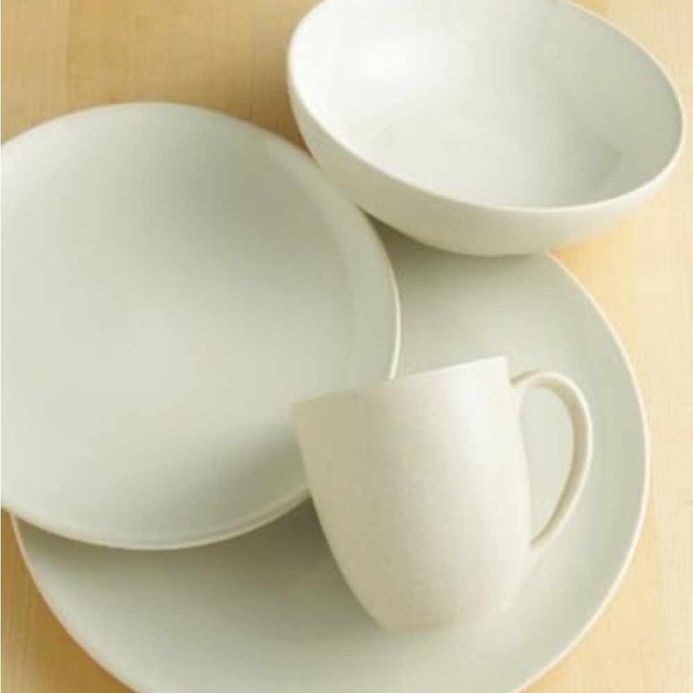 Set of 2 Noritake Colorwave Cream coup round dinner plates 10.25+” set